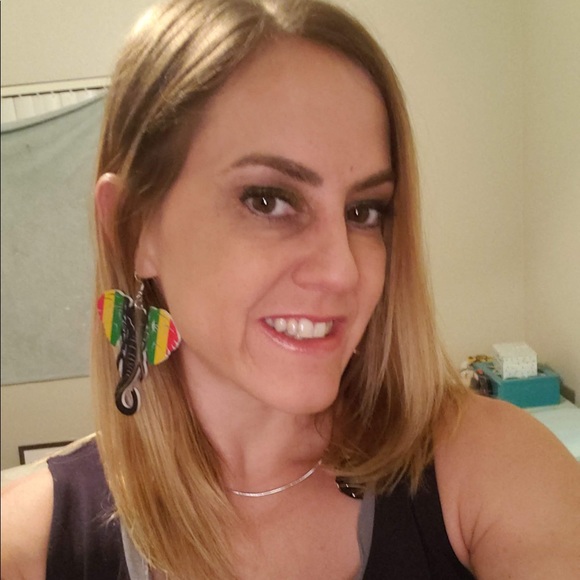 Meet your Posher, Laura - Picture 2 of 3